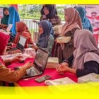 Sosialisasi Legalitas Usaha dan Akses Pembiayaan Usaha Mikro yang digelar Diskumindag di Kecamatan Sambas, Selasa (10/10/2023).