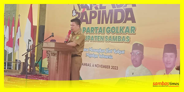Bupati Sambas Satono menyampaikan sambutan pada Rakerda dan Rapimda Partai Golkar Kabupaten Sambas, Senin (6/11/2023).