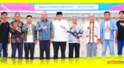 Pj Gubernur Kalbar bersama Bupati Sambas, Bupati Kubu Raya, Wakil Ketua DPRD Kalbar dan Panitia Foto bersama usai acara Bubor Paddas KMKS.