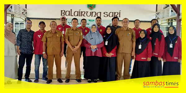 Plt Kadis Perkim LH bersama Ketua TP-PKK Kabupaten Sambas mengabadikan momen foto bersama usai pelatihan pembuatan Komposter, Selasa (14/11/2023).