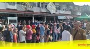 Suasana Operasi Pasar yang digelar Disperindag ESDM Kalbar di Pasar Sambas