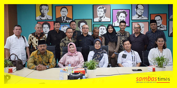 DPRD Kabupaten Sambas mengabadikan momen foto bersama usai Kunjungan Kerja ke Kementrian Kesehatan RI, Kamis (14/12/2023).
