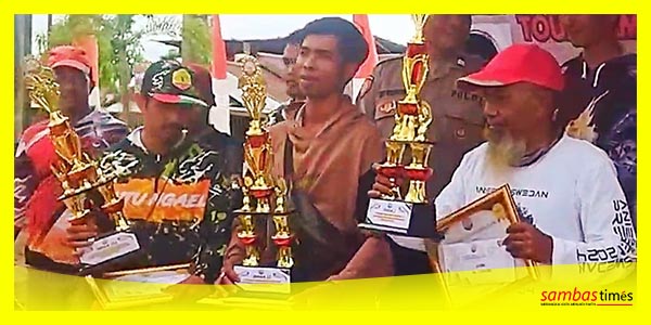 Iyan Safari bersama juara Lomba Mancing Udang, Minggu (28/1/2024) di Sungai Sambas Kecil, Desa Lorong, Kecamatan Sambas.