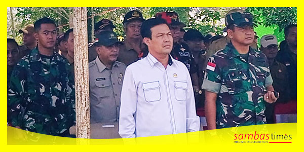 Ketua DPRD Sambas Abu Bakar saat mengikuti pembukaan TMMD Regtas ke-119, Selasa (20/2/2024) di Kecamatan Sajad.