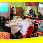 Suasana Rekapitulasi Pemilu 2024 Kecamatan Teluk Keramat di Aula Kantor Camat Teluk Keramat, Senin (19/2/2024).