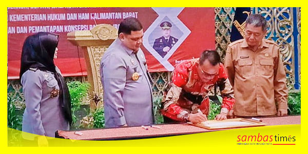 Wakil Ketua DPRD Sambas tandatangani komitmen pengharmonisasian Raperda bersama Kanwilkumham dan Pemda Sambas, Selasa (20/2/2024).