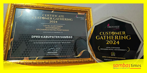 Award Costumer Government Orchard yang diterima DPRD Kabupaten Sambas.