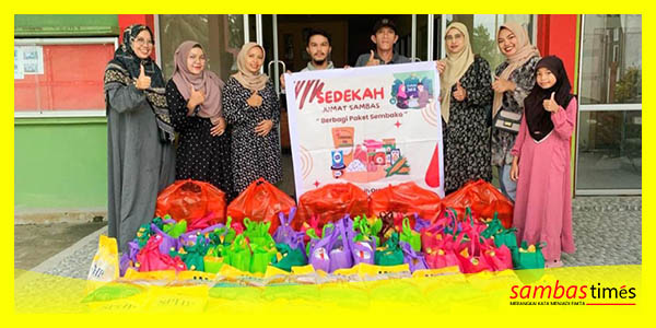 Tim SJ Sambas mengabadikan momen foto bersama sebelum pembagian Sembako, Jumat (8/3/2024).