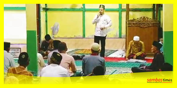 Misni Safari Ketua YSRM saat mensosialisasikan Progres Masjid 1001 Kubah di Masjid Baitul Redho, Desa Gapura, Senin, (8/4/2024).