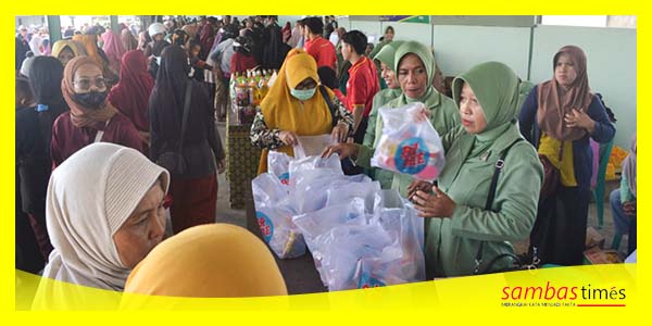 Suasana pasar murah yang di gelar Kodim 1208 Sambas, Selasa (2/4/2024) di Makodim Sambas.