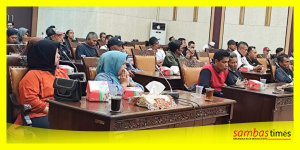 DPRD Sambas menerima aspirasi masyarakat Desa Sepantai, Kecamatan Sejangkung, Kamis (25/4/2024) di Ruang Sidang Utama Kantor DPRD Sambas. 
