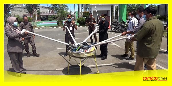 Kejaksaan Negeri Sambas memusnahkan BB Perkara Tindak Pidana Umum, Kamis (27/6/2024) di Halaman Kantor Kejari Sambas.