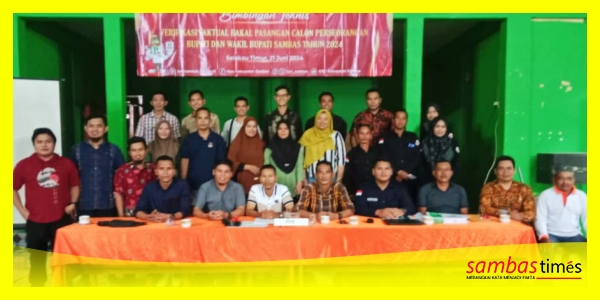 PPK dan PPS Kecamatan Selakau Timur mengabadikan momen foto bersama usai Bimtek Verfak Bacalon Perseorangan, Jumat (21/6/2024).