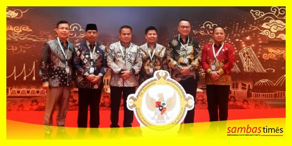 Ketua DPRD Sambas bersama Bupati Sambas saat menghadiri penyampaian LKPP dan IPHS II di JCC, Senin (8/7/2024)