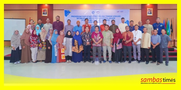 Direktur Poltesa mengabadikan momen foto bersama usai usai pelaksanaan Workshop, Jumat (2/8/2024) di Aula Gedung Kuliah Terpadu I. 