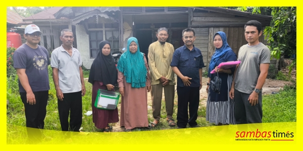 H Mariadi Bacalon Bupati Sambas bersama tim di Kecamatan Paloh, Sabtu (3/8/2024).