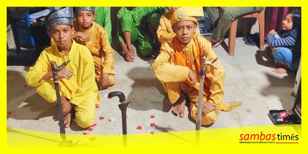 ISZM melatih anak-anak generasi penerus Kabupaten Sambas cara Merindu Keris, Kamis (6/8/2024) malam di Pemangkat.