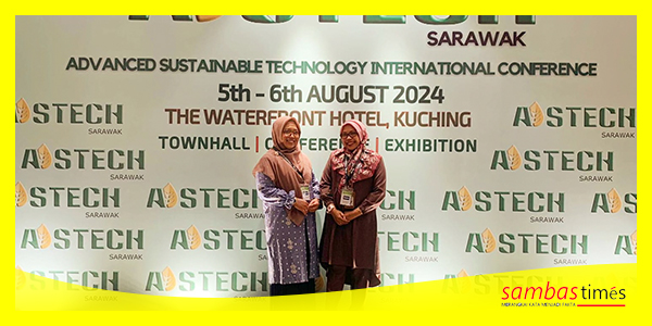 Dua dosen Poltesa mengabadikan momen saat mengikuti ASTECH 2024, di Kuching, Sarawak, Malaysia Timur, Selasa (6/8/2024).