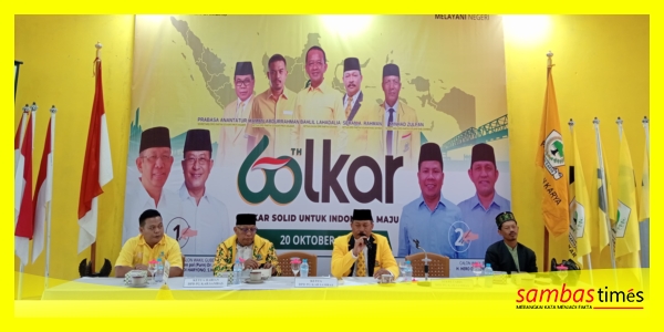 Ketua DPD Golkar Kabupaten Sambas Sehan A Rahman SH memberikan motivasi kepada kader partai pada peringatan HUT Golkar ke-60 di DPD Golkar Kabupaten Sambas. 