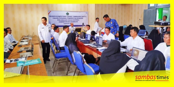 Suasana tes SKKT bagi PPPK Kemenag, Selasa (17/12/2024) di Aula Kantor Kemenag Sambas.