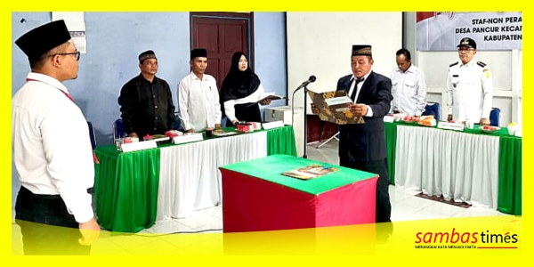 Kades Pancur, Budi melantik dan mengangkat Haidil Putra sebagai Staf Non Perangkat Desa, di Gedung Posyandu Desa Pancur, Kecamatan Tangaran, Rabu (30/4/2025).