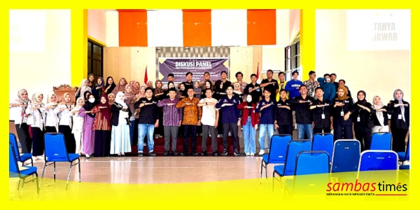 Mahasiswa Unnisas foto bersama usai Dialog Panel Anti Intoleran dan Radikalisme di Aula Unnisas, Rabu (30/4/2025).