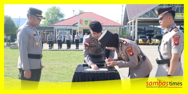 Kapolres Sambas AKBP Wahyu Jati Wibowo memimpin Sertijab sejumlah Kasat dan Kapolsek di Halaman Mapolres Sambas, Rabu (14/5/2025).