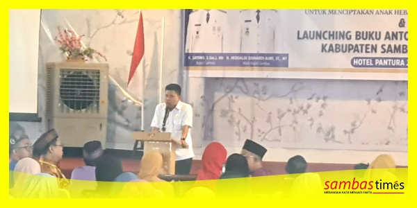 Bupati Sambas Satono menyampaikan sambutan pada pembukaan Festival Literasi Guru Penggerak di Aula Salah Satu Hotel di Kabupaten Sambas, Rabu (14/5/2025).