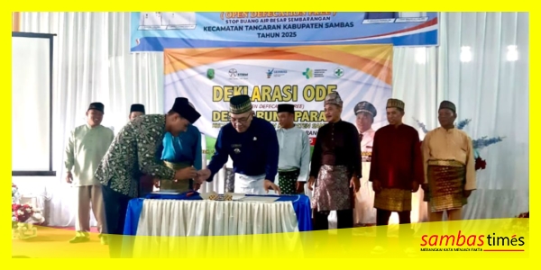 Camat Tangaran Suhut Firmansyah menandatangani Komitmen Deklarasi ODF di di Ruang Serbaguna Desa Arung Parak, Rabu (28/5/2025).