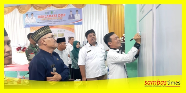 Ketua DPRD Sambas H Abu Bakar menandatangani Komitmen Bersama mendukung ODF di Kecamatan Tangaran, Rabu (28/5/2025).
