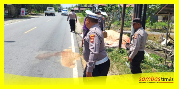 Satlantas Polres Sambas melakukan olah TKP Laka Tunggal di Dusun Semparuk Lorong, Desa Semparuk, Kecamatan Semparuk, Kabupaten Sambas. Minggu, (8/6/2025) malam.