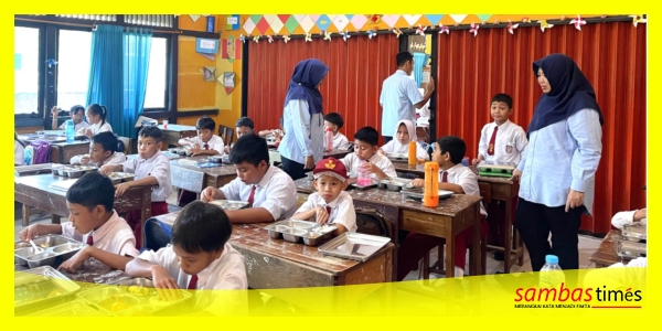 Kejaksaan Negeri Sambas melakukan pendampingan hukum program Makan Bergizi Gratis di SDN 16 Saing Rambi dan SMAN 2 Sambas, Rabu (18/6/2025).