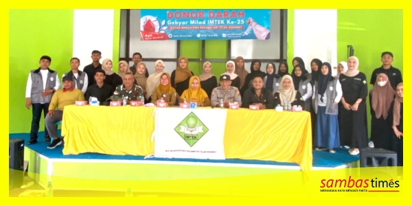 Pengurus IMTEK mengabadikan foto bersama usai menggelar Aksi Donor Darah di Aula SMKN 1 Teluk Keramat, Senin (30/6/2025).
