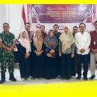 KPU Kabupaten Sambas bersama undangan mengabadikan momen foto bersama usai Rapat Pleno Terbuka PDPB, di Aula KPU Sambas, Rabu (2/7/2025).

