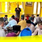 Ahli waris Kesultanan Sambas, Pangeran Ratu Muhammad Tarhan menyampaikan sambutan pada peringatan Hari Jadi kota Sambas ke-394 di Istana Alwatzikhoebillah Sambas, Rabu (9/7/2025).