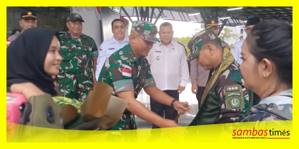 Pangkogabwilhan 1 Letnan Jenderal TNI Kunto Arief Wibowo melaksanakan kunjungan kerja ke PLBN Aruk, Desa Sebunga, Kecamatan Sajingan Besar, Kabupaten Sambas, Kalimantan Barat. Rabu, (9/7/2025).
