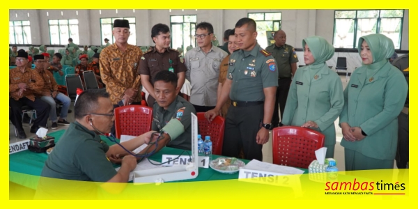 Donor darah yang dilaksanakan Kodim 1208 Sambas pada Peringatan HUT Kodam XII Tpr di Aula Makodim Sambas, Senin (14/7/2015).
