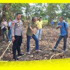 Waka Polres Sambas Kompol Hoerrudin pada pelatihan pertanian di areal lahan SMKN 1 Tekuk Keramat, Kabupaten Sambas, Jumat (15/8/2025).