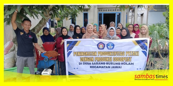 Tim PKM Poltesa pada kegiatan pelatihan pengolahan Limba Sambut Kelapa di Desa Sarang Burung Danau, Kecamatan Jawai, Kabupaten Sambas.