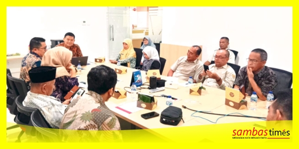 Forum Tenaga Guru Honorer Sambas bersama Komisi IV DPRD Sambas audensi terkait permasalahan guru honorer ke Kemendikbudristek belum lama ini di Jakarta.