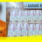 Pelaku dan Barang Bukti Uang Palsu pecahan 100 ribu yang berhasil diamankan Unit Reskrim Polsek Pemangkat, Jumat (29/8/2025).