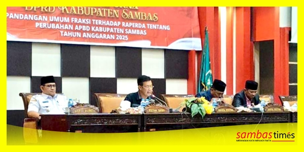 Ketua DPRD Sambas H Abu Bakar memimpin Rapat Paripurna DPRD Sambas tentang PU Fraksi Terhadap RAPERDA APBD TA 2025 di Rumah Sidang Utama Kantor DPRD Sambas, Rabu (3/9/2025).