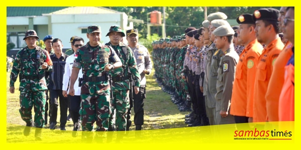 Danrem 121/ABW didampingi Bupati Sambas H Satono beserta Forkopimda pada Gelar Pasukan Pelatihan Penanggulangan Bencana Alam di Kodim 1208/Sambas, Rabu (3/9/2025).