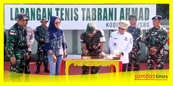 Danrem 121/ABW Brigadir Jenderal TNI Purnomosidi meresmikan lapangan Tenis Tabrani Ahmad Kodim 1208/Sambas, disaksikan Bupati Sambas Satono, Dandim 1208/Sambas dan jajaran Rabu (03/09/25) lalu. 