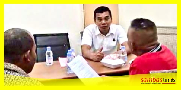 Rugikan Keuangan negara hampir 1 Miliar, Mantan Kades Bentunai berinisial P ditahan Kejaksaan Negeri Sambas, Kamis (11/9/2025).