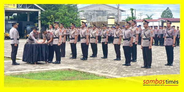 Kapolres Sambas AKBP Wahyu Jati Wibowo memimpin Sertijab Polres Sambas di Halaman Mapolres Sambas, Sabtu (13/9/2025).