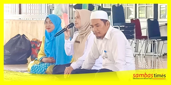 Kabid Kebudayaan, Utami Sri Andayani menyampaikan motivasi kepada para pelajar dan pendamping dalam kegiatan Belajar Bersama di Pendopo Bupati Sambas, Rabu (8/10/2025).
