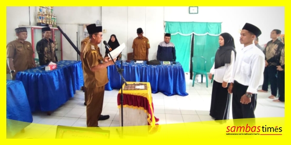Dua Perangkat Desa Tangaran dilantik Kades Tangaran di Kantor Desa Tangaran, Kecamatan Tangaran, Kabupaten Sambas, Selasa (7/10/2025).