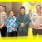 Kapolres Sambas AKBP Wahyu Jati Wibowo bersama Ketua MUI Kabupaten Sambas Dr H Sumar'in menyampaikan langkah menyikapi konten pelecehan agama, Rabu (22/10/2025).