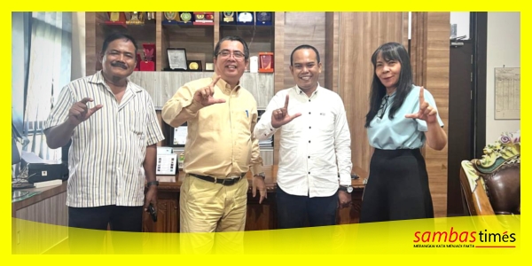 Komisioner KPID Kalbar, Bambang Hermansyah bersama Dekan dan Jajaran Fisip Untan, di Kampus Fisip Untan, Selasa (27/01/2026).